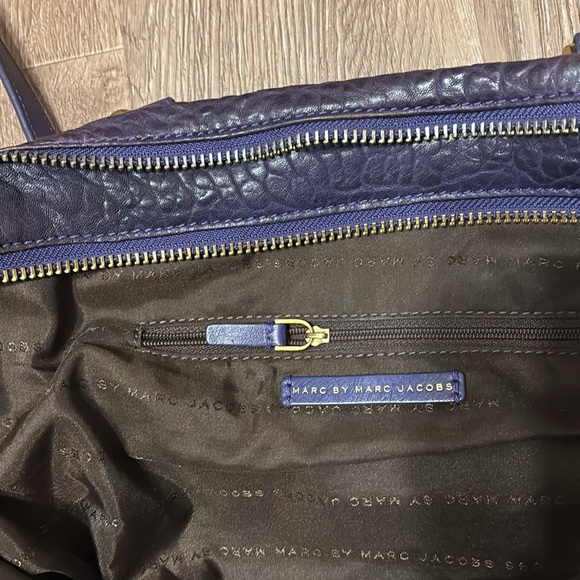 Marc By Marc Jacobs Pebbled Lamb leather purse. - Picture 13 of 16